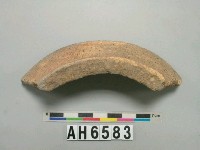 藏品(淺褐色夾砂陶圈足)的圖片